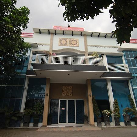 Hotel Boegenviel Syariah Lamongan Exteriér fotografie