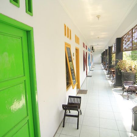 Hotel Boegenviel Syariah Lamongan Exteriér fotografie